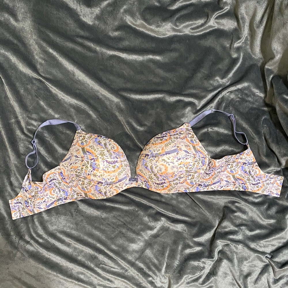 Victoria’s Secret Wireless Plunge Bra